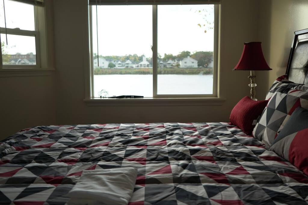 Queen Bed Beautiful Sunset W River View Fast Wifi Leilighet Troy Eksteriør bilde