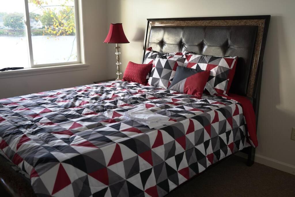 Queen Bed Beautiful Sunset W River View Fast Wifi Leilighet Troy Eksteriør bilde